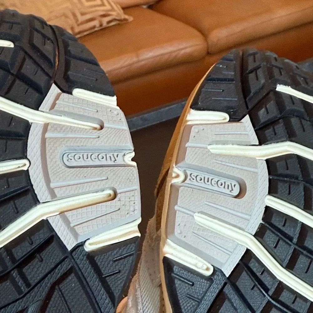 Saucony Women's Sneakers in White, Tan and Gold